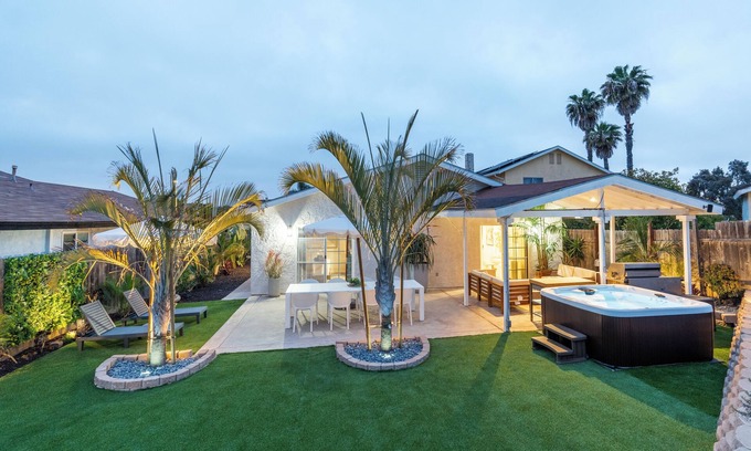 Bay Terraces Casa | Mountain Views/Hot Tub/Arcade Games/ Luxury Home!