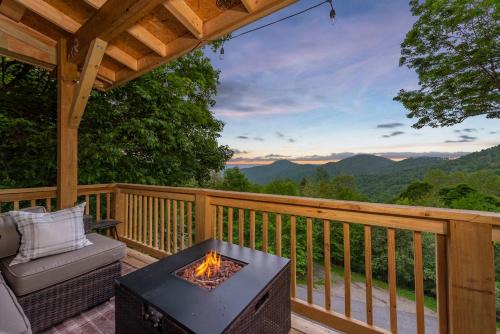 Wolf Laurel Casa | Mountain Views Hot Tub Family Room & Game Room