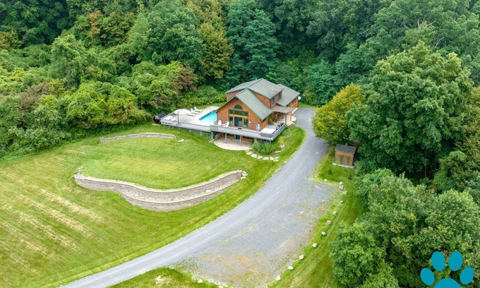 Naples Casa | Mountain Views, Hot Tub, Spa, Fire Pit, Game Room
