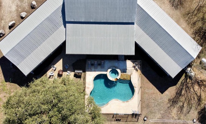 Sabinal Casa | Mountain Views I Pool&Hot Tub I Home for 20 Guests