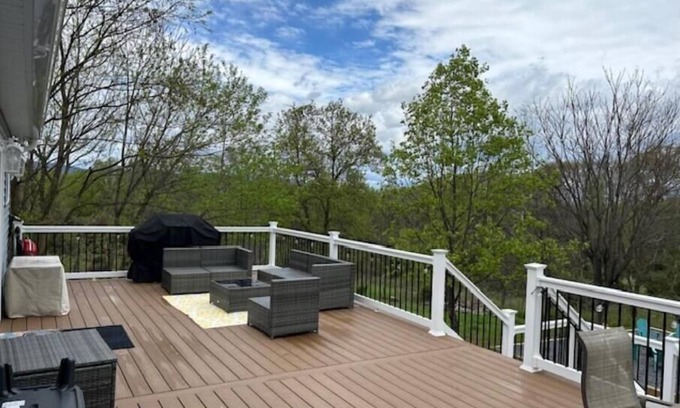 Front Royal Casa | Mountain Views in Buena Vista Farm - Entire Home