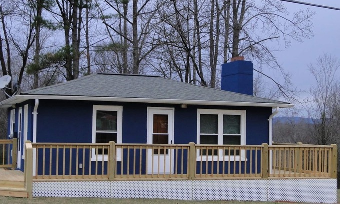 Arlington Casa | Mountain Views, River fun, Hiking, Biking, Breweries, Golf, and Wineries galore