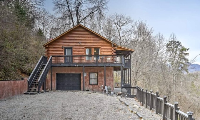 Canton Cabina | Mountain Views with Covered Decks and Hot Tub