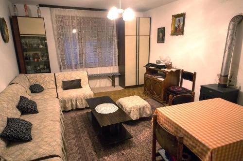 Nisava District Casa | Mountain Village House in Čukljenik