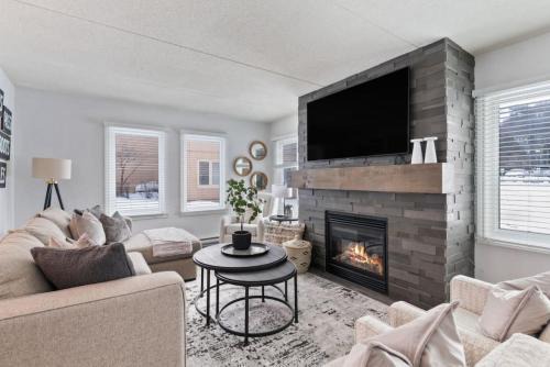 The Blue Mountains Casa | Mountain Walk Chalet Across From Blue Mtn Village