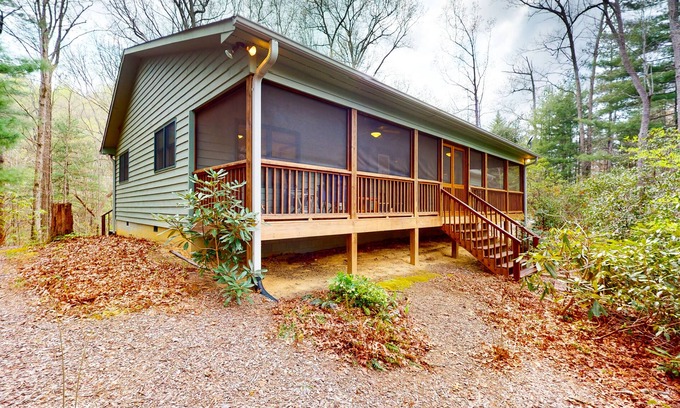 Winfield Cove Cabina | Mountainside abode with a wood stove, firepit, grill, sunroom, AC, and W/D