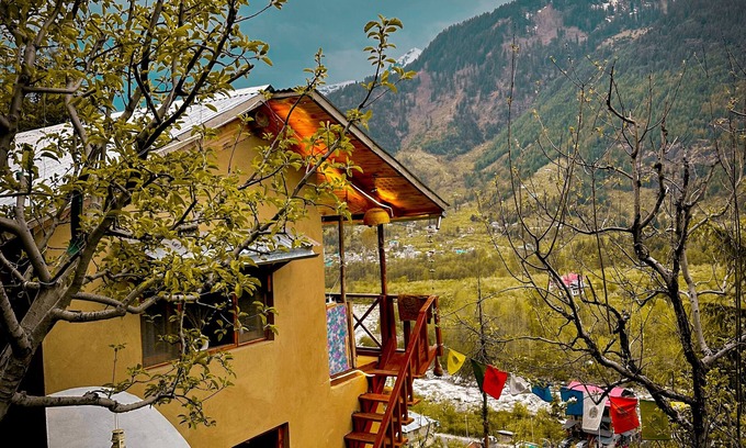Bashisht Casa | Mountainside Bliss: Find Peace and Comfort at Our Mud House in Manali