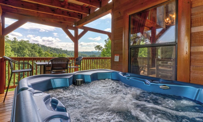 Caton Cabina | Cabina junto a la montaña con bañera de hidromasaje privada, sala de juegos: ¡vistas increíbles!