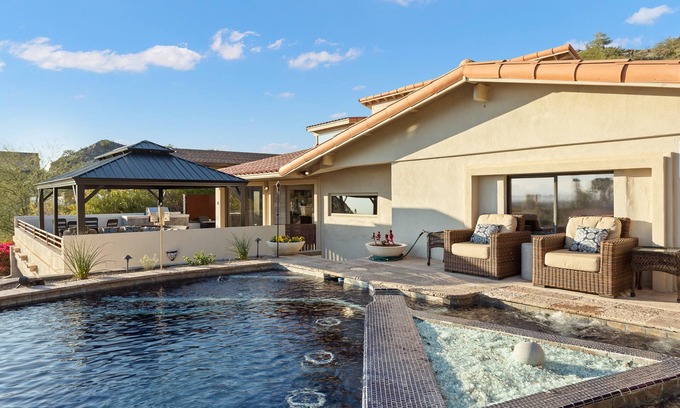 Biltmore Highlands Casa | Mountainside Retreat with City Vistas ~ Spa & Pool with heat option
