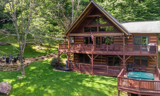 Boone Cabina | MountainTime - Pet Friendly Log Cabin in Valle Crucis with Views, Firepit, & Hot Tub!