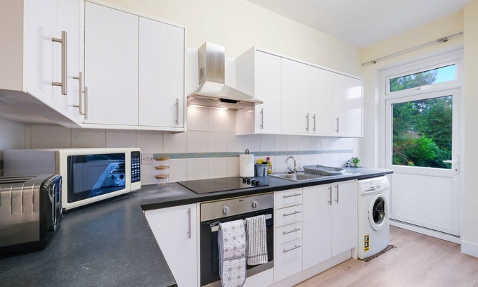 Finchley Church End Apartamento | Mountfield Rd 2A - 3 Bedroom and 1 Bathroom Apartment in Mountfield with Parking