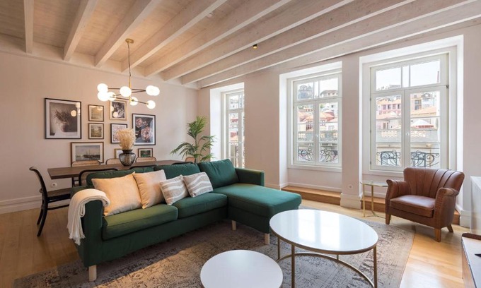 Centro / Baixa Apartamento | Mouzinho Luxury 3BR Flat l 5 min Walk to Ribeira by Lovelystay