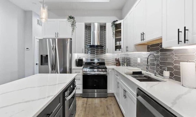 Brewerytown Casa | Movie Theater | Oversized Private Rooftop | 85" TV