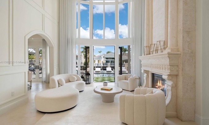 North Miami Beach Casa | Movie theatre, Elevator Beach Mansion