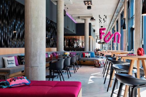 Schwechat Hotel | MOXY Vienna Airport