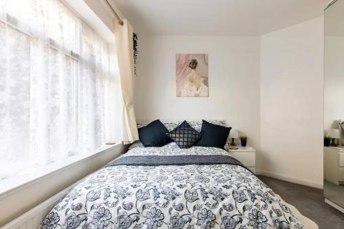 Redbridge Apartamento | MOYDOM Cosy Apt sleeps 4 with self breakfast & carpark