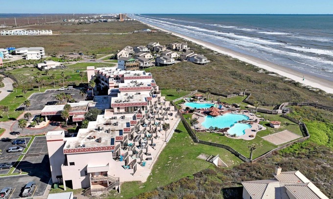 Port Aransas Condominio | MP218 | Private Entry & Gulf Views | Resort Pools
