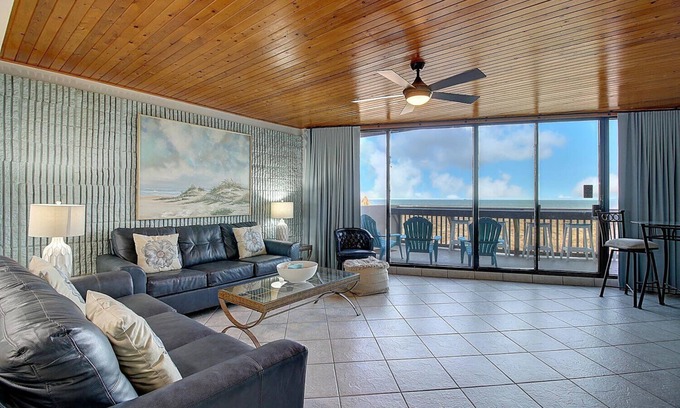 Port Aransas Condominio | MP304 | 2BD Beachfront Paradise | Resort Pools