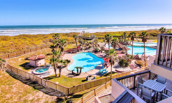Port Aransas Condominio | MP307 | Wake Up to Ocean Views | Beach Boardwalk