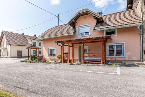 Nova Vas Casa | Mržek House with Sauna - Happy Rentals