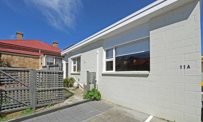 Battery Point Cabaña | Ms Sophia's Studio Apartment - Historic Battery Pt