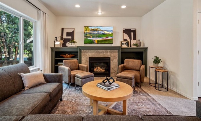 Westbrook Meadows Casa | Mt. Bachelor Retreat! Hot tub, game room, family suite - great for large groups!