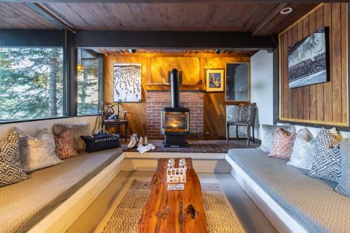 Olympic Valley Casa | Mt. Jola by AvantStay A 5-minute walk away to Palisades and lifts.