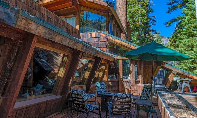 Olympic Valley Cabina | Mt. Jola by Avantstay Vintage Squaw Valley Perched Under The Tram!