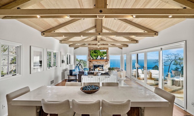Malibu Casa | The Malibu Cloud House -> ¡Junto a la playa y con vistas al cielo y al océano!