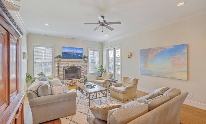 Mount Pleasant Casa | Mt Pleasant Treasure-Mins to the Beach