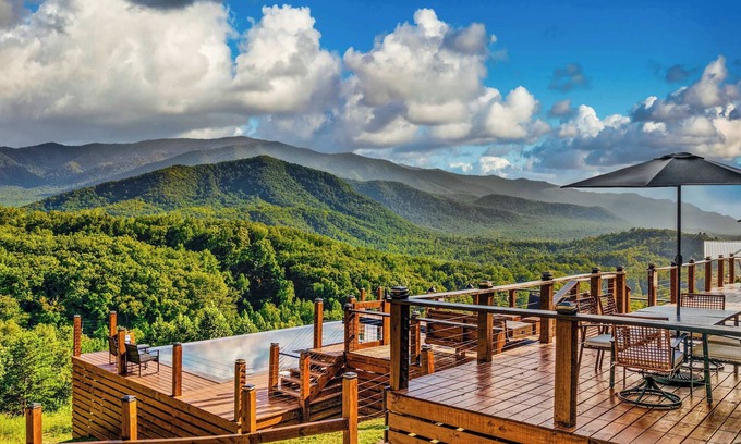 Cosby Cabina | Mt Sunshine - Infinity Pool, Sleeps 22, 12 Beds
