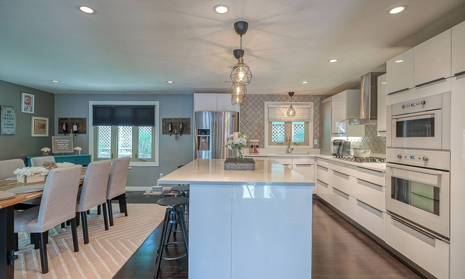Mount Washington Casa | Mt Washington Oasis … minutes from stadiums w/ parking & 3 full baths !!