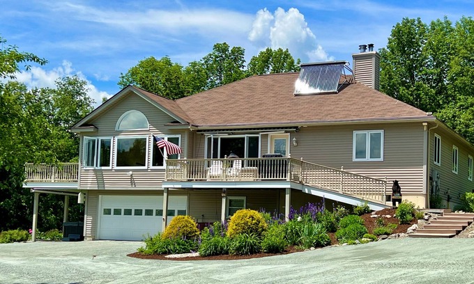 Jefferson Casa | Mt Washington Views, Theater Room, Pool Table, Hot Tub, Fire Pit, On 40 Acres