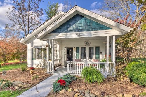 Newland Casa | Mtn Cottage with Fire Pit in Newland!