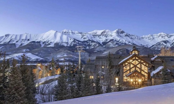 Mountain Village Condominio | Mtn. Lodge Retreat: Ski IN/OUT, hot tub, fireplace