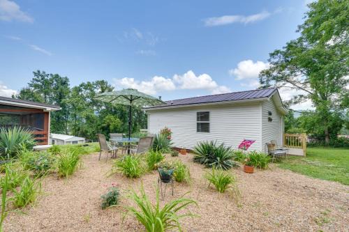 Banner Hill Casa | Mtn-View Cottage with Garden and Yard in Erwin!