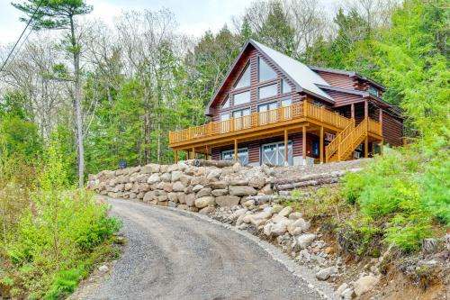 Conway Casa | Mtn-View Deck Scenic Conway Log Cabin!