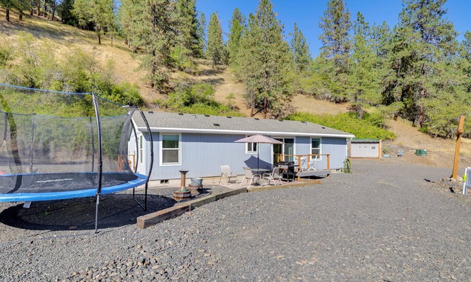 Ahsahka Casa | Mtn-View Gem w/Outdoor Entertainment in Ahsahka!