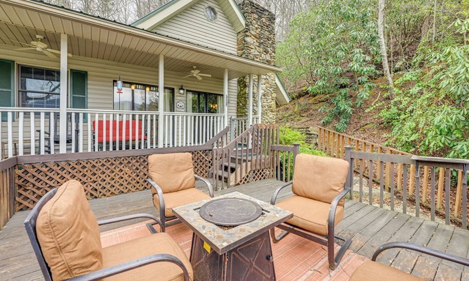 Almond Casa | Mtn-View Home w/ Deck, Fire Pit & BBQ in Almond