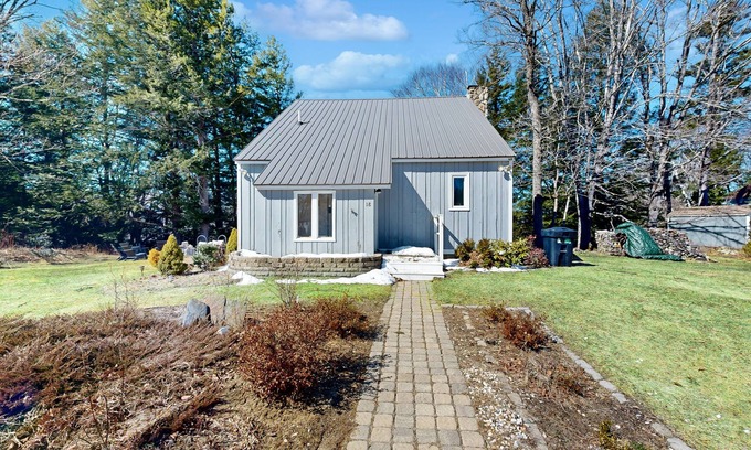 Thornton Casa | Mtn-view home with large deck, wood stove, firepit, grill, streaming, W/D, & AC