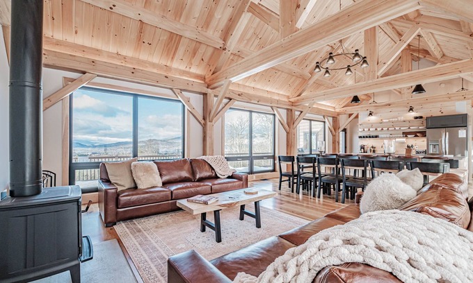 Bethel Casa | Mtn View, Sleeps 20, Hot Tub, Firepit, Wood Stove, Theater, Workspace, Bar, Gym