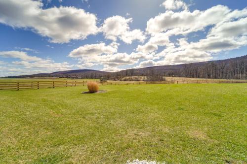 Spring Mills Apartamento | Mtn-View Studio 18 Mi to Penn State!