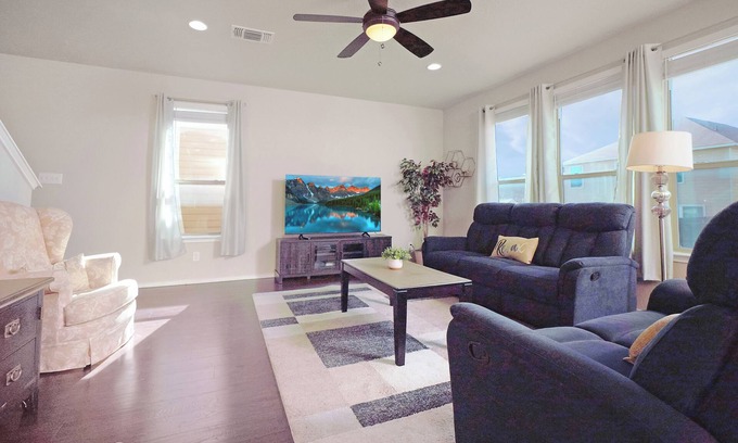 San Antonio Casa | Peaceful Home Near I-10 for Extended Family Stays!