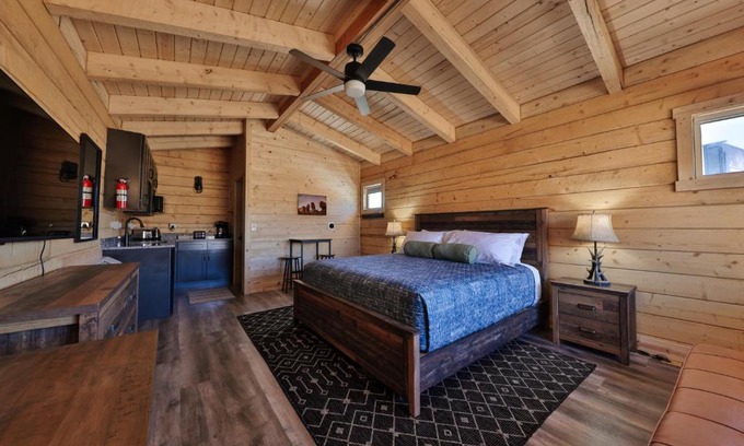 Hanksville Casa | Muddy Creek Mining Company