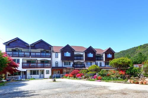 Seolcheon-myeon Casa | Muju Snow Country Pension