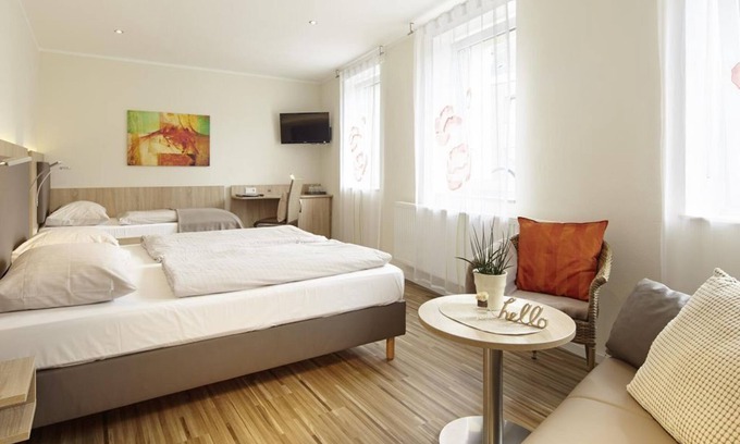 Schweich Casa | Multi-bed room with shower and WC - Hotel "Zum Stern"