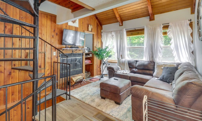 Basye Cabaña | Multi-level Basye Cabin: 3 Mi to Bryce Resort!