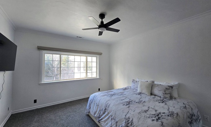 Summit Estates Apartamento | Munguia Summit Camp Modern Home Unit B