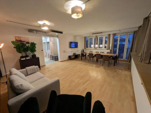 St. Paul Apartamento | Munich Large Apartment 150 qm in top centrally located 1 to 15 guests