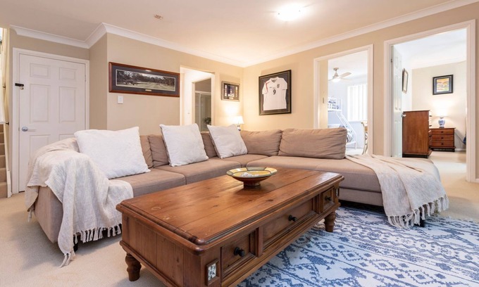 Corlette Casa | Muriel's Place A Stunning 3 bedroom 3-bathroom pet friendly home within 1klm walk to the beach